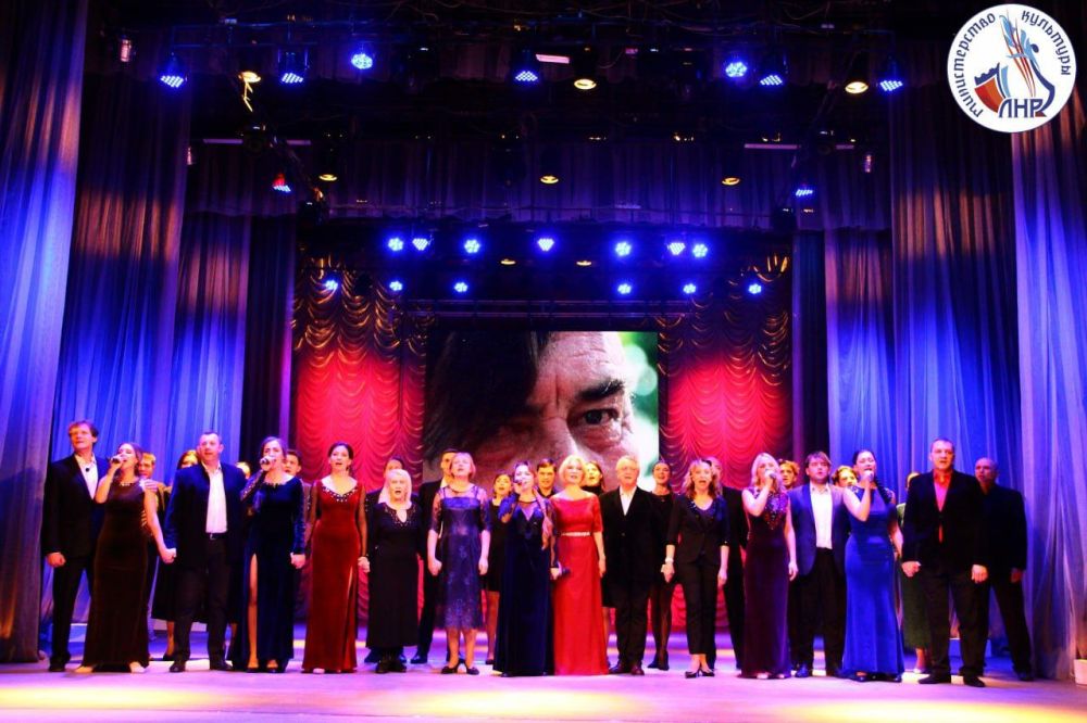 Распоряжением Главы ЛНР Леонида Пасечника Луганский театр на Оборонной получил новое название – Луганский академический музыкально-драматический театр имени Михаила Голубовича, сообщили в Минкультуры ЛНР