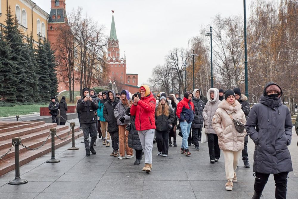 Дети из новых регионов познакомились с Москвой и Санкт-Петербургом