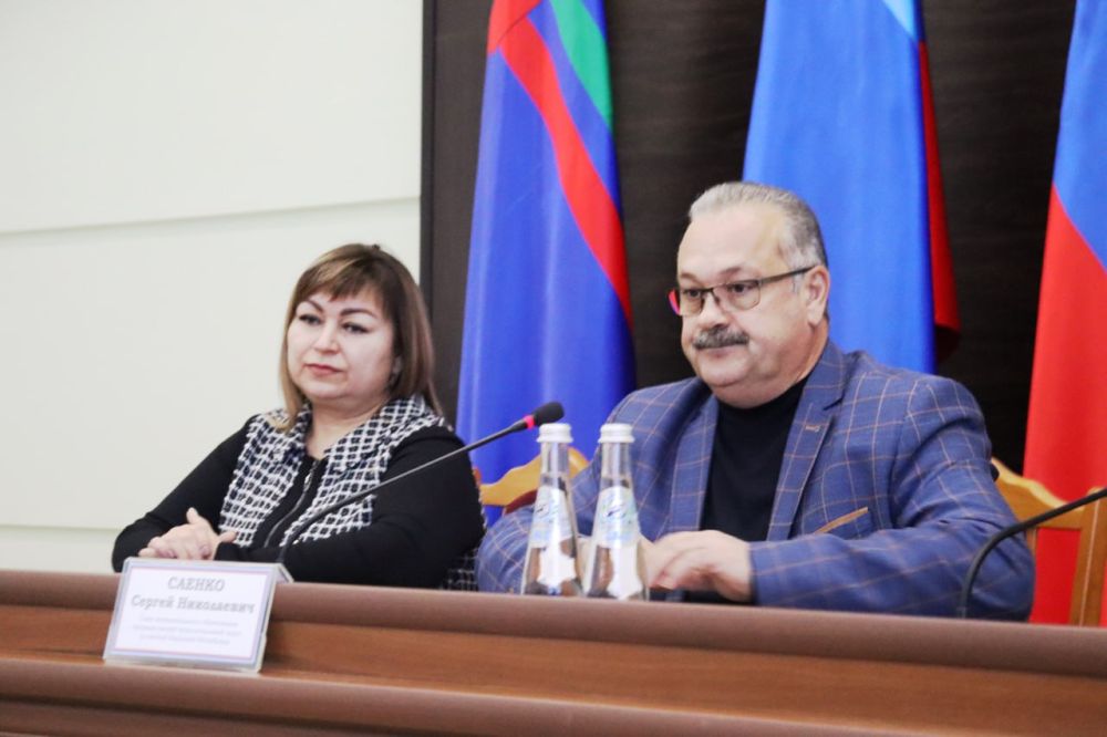 Во второй Конференции местного отделения партии "Единая Россия", которая состоялась в Антраците принял участие специальный представитель региона-шефа Республики Калмыкия Андрей Шаханов