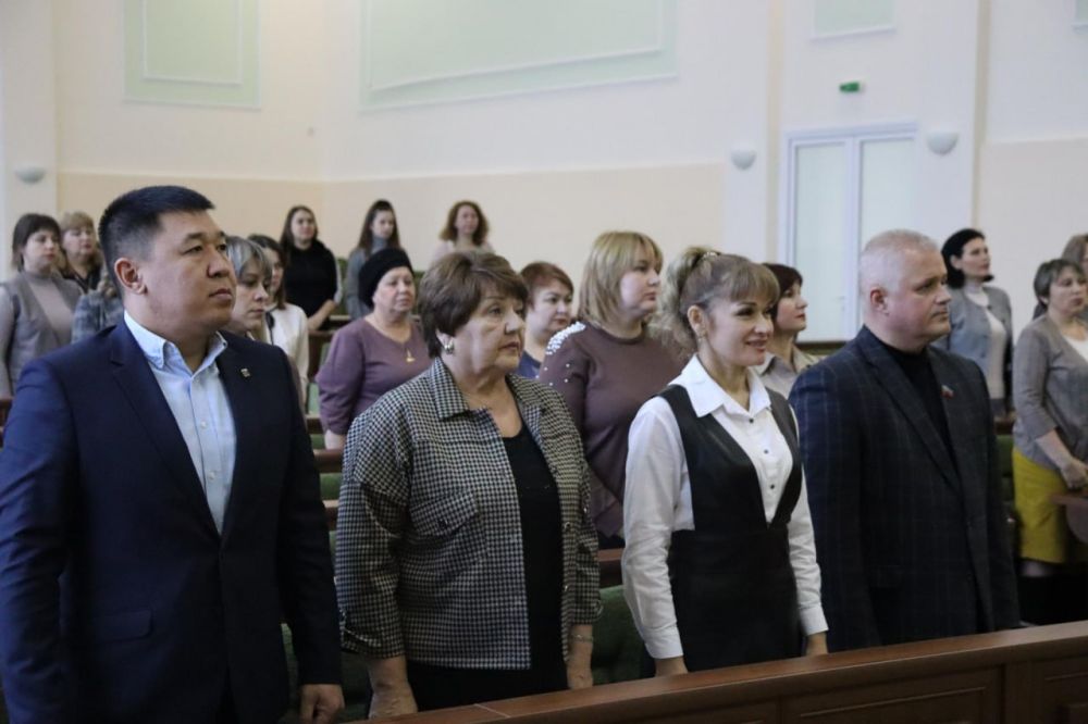 Во второй Конференции местного отделения "Единой России", которая состоялась в Антраците принял участие представитель региона-шефа Республики Калмыкия Андрей Шаханов