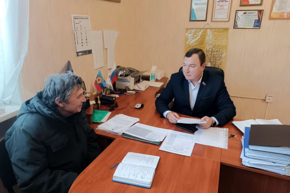 Депутаты Народного Совета ЛНР в ходе приемов граждан выявляют проблемы населения и помогают найти пути их решения