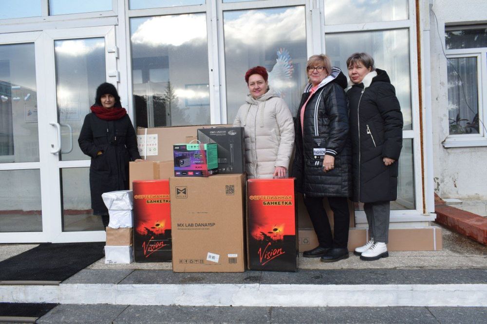 Сергей Колягин: Автономная некоммерческая организация “Луганский центр визуальных искусств” передала в Первомайскую школу искусств современное мультимедийное оборудование и звукоусиливающую аппаратуру, а именно: