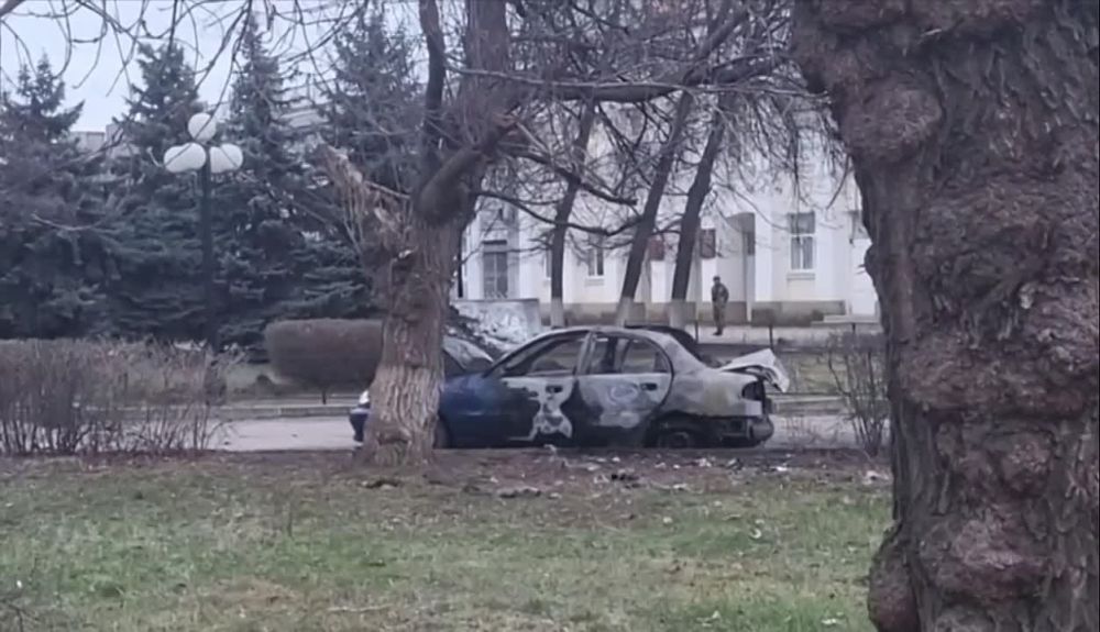 Еще кадры с места подрыва автомобиля с экс-депутатом Народного Совета ЛНР Олега Попова