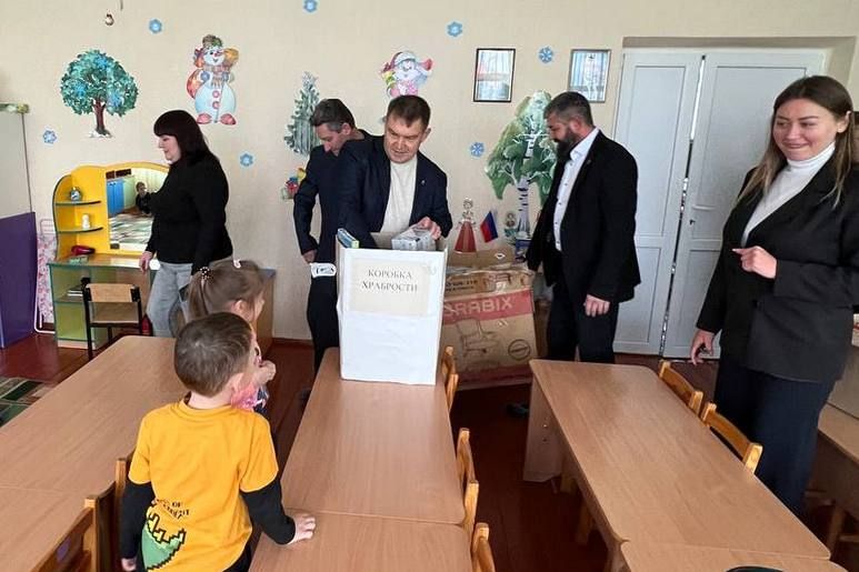 Депутаты Народного Совета ЛНР передали помощь жителям республики и военнослужащим, находящимся на передовой