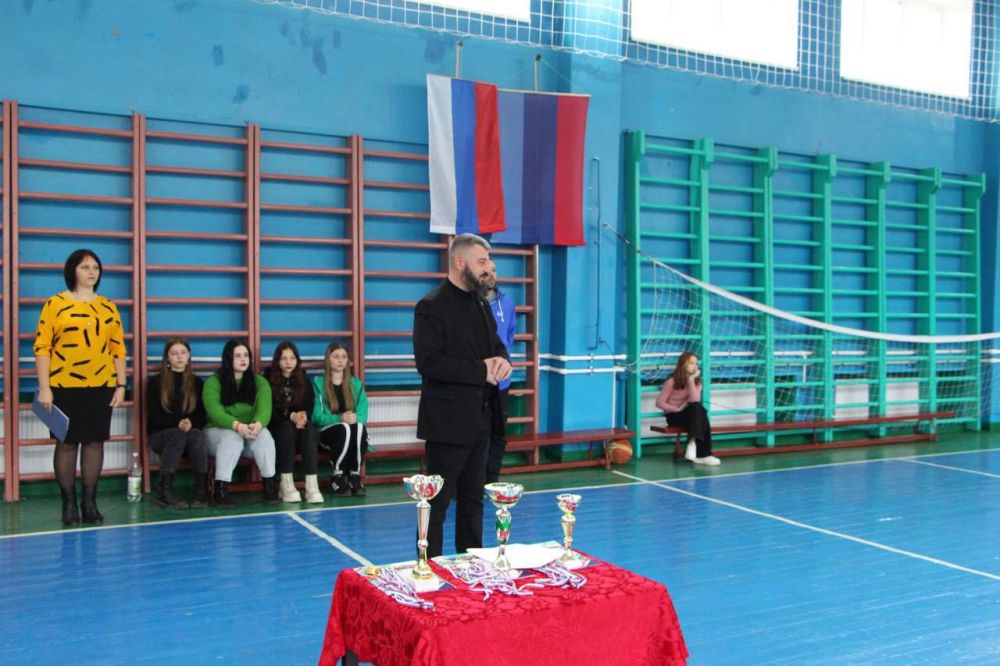 В Меловском МО состоялись районные соревнования по баскетболу, посвященные Дню Конституции РФ