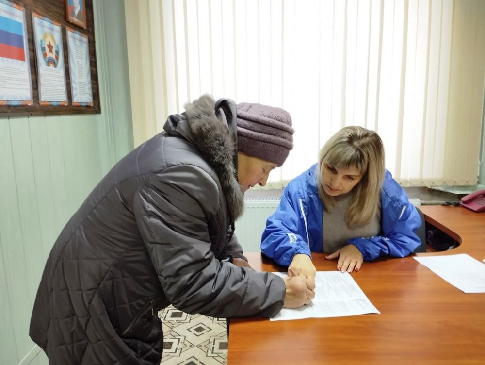 В отделе по обеспечению жизнедеятельности г. Миусинск Администрации города Красный Луч продолжается выдача выписок из единого реестра застрахованных лиц о полисе обязательного медицинского страхования жителям города