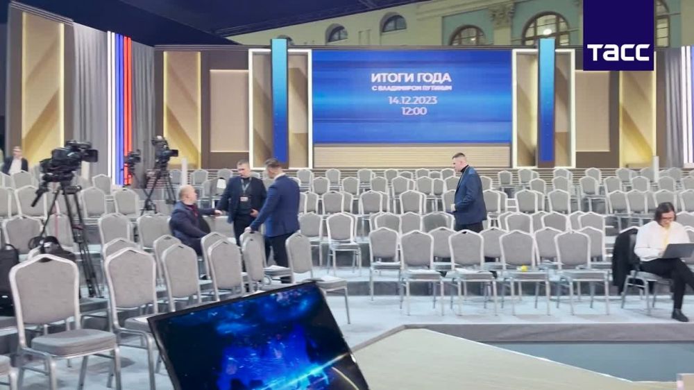 Зал, где через час состоятся "Итоги года" с Владимиром Путиным