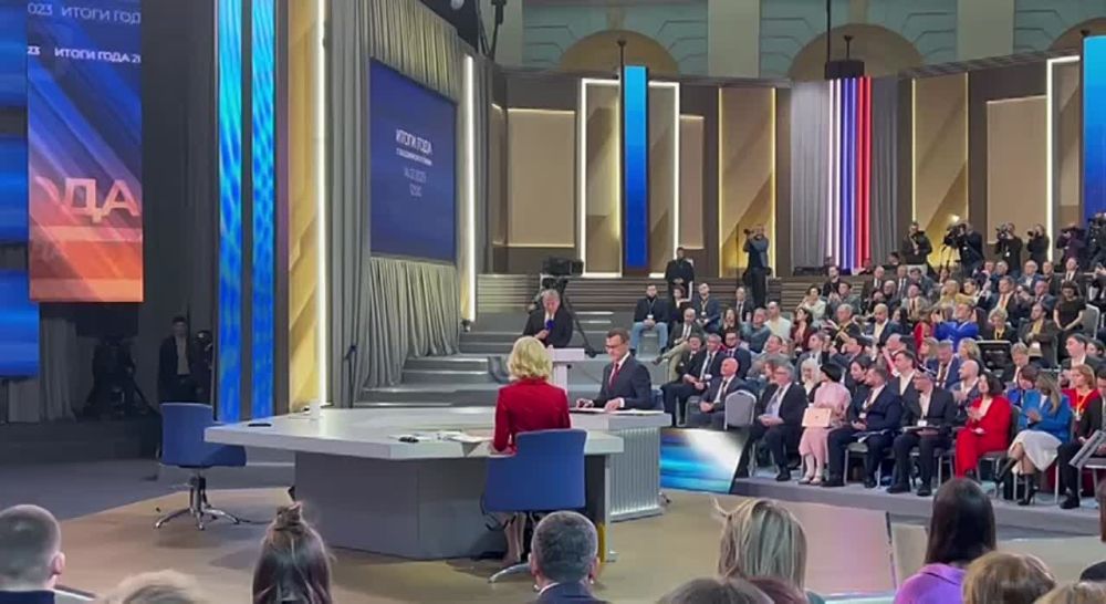 Пресс-секретарь Президента России Дмитрий Песков рассказал о некоторых моментах перед началом пресс-конференции