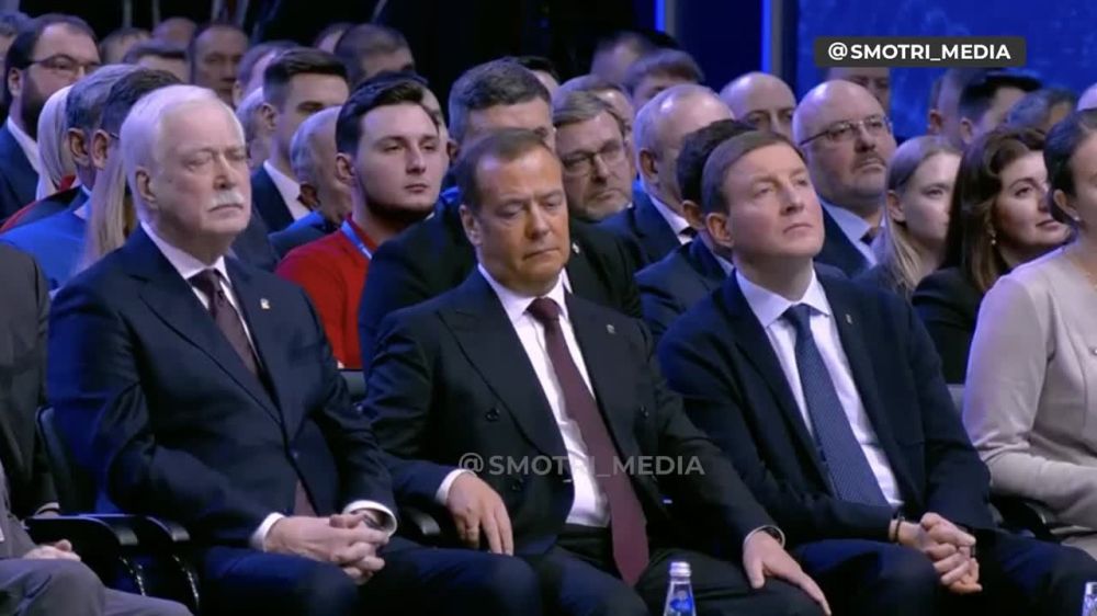 Дарья Лантратова: Владимир Путин на Съезде Единой России: Россия или будет суверенной, самодостаточной державой или ее вообще не будет