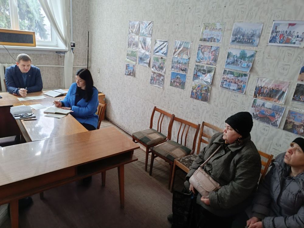 18 декабря в стенах Администрации города Брянки глава муниципального образования городской округ город Брянка Луганской Народной Республики Евгений Морозов провел прием граждан