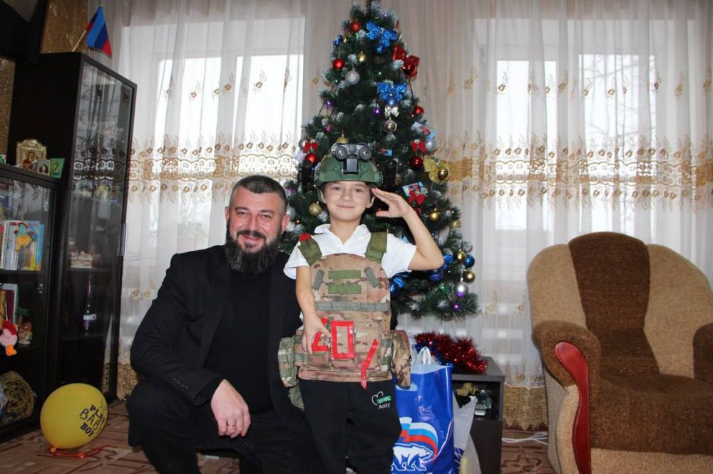 Сегодня в День Святого Николая Глава Меловского МО Савченко Олег Петрович посетил многодетную семью Олейник из села Стрельцовка