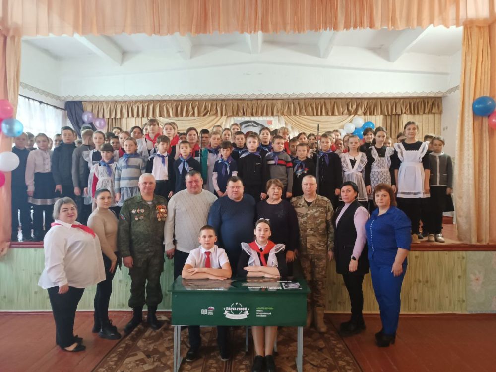 Сегодня заместитель председателя Совета Антрацитовского муниципального округа Елена Рахмукова и депутат местного Совета...