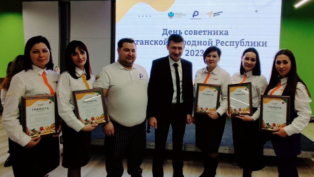 Советники директоров по воспитанию Красного Луча посетили Дом молодежи в честь празднования Дня рождения проекта «Навигаторы детства»