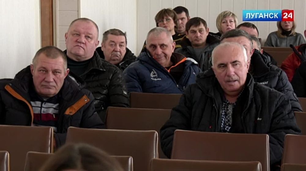 Министр сельского хозяйства и продовольствия ЛНР Евгений Сорокин посетил Троицкий район