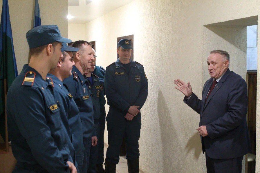 В преддверии Дня спасателя помощник Главы Администрации города Брянки Анатолий Яцышин от лица Главы города Евгения Морозова поздравил с профессиональным праздником коллектив 21 ГПСЧ 4 ГПСО ФПС ГПС Главного управления МЧС России по ЛНР