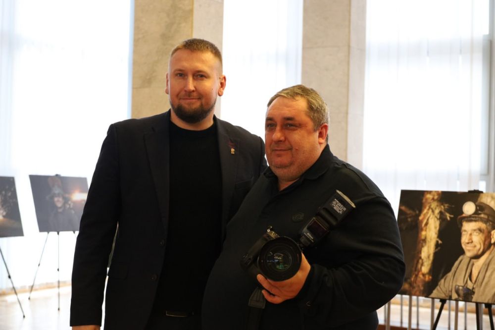 Денис Мирошниченко посетил открытие передвижной фотовыставки «Донбасс – земля надежды нашей»