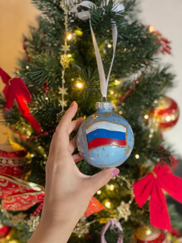 Дарья Лантратова: Друзья, поздравляю вас с наступающим Новым годом!