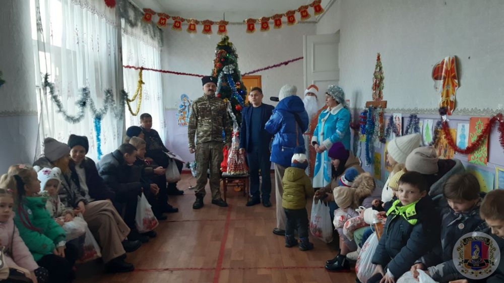 Новый год - это пора чудес, подарков, деда Мороза и Снегурочки