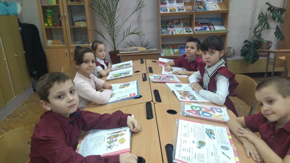 В рамках реализации проекта «Школа Минпросвещения России» в ГОУ ЛНР «СЛСШ ПГТ ПЕТРОВКА» к проведению уроков «Разговор о важном» были привлечены родители, как одни из основных участников образовательного процесса