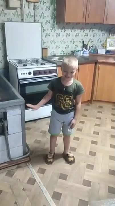 Министр спорта ЛНР Олег Шеренешев в рамках акции «Ёлка желаний» исполнил мечту 6-летнего Артема из села Бобриково Антрацитовского района