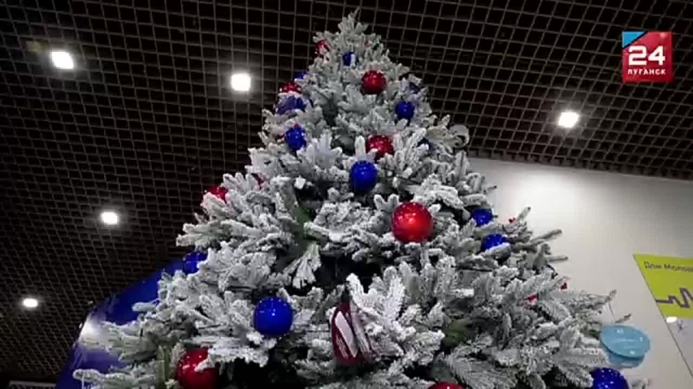 Подарки от участников всероссийской акции «Елка желаний» продолжают находить своих адресатов