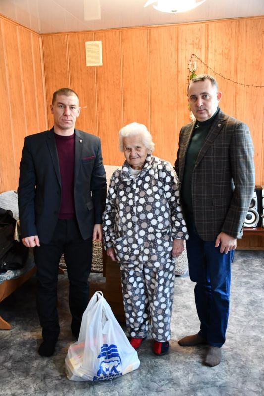 «Единая Россия» поздравила с новогодними праздниками ветеранов Первомайского городского округа