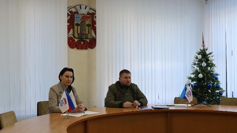 Денис Мирошниченко провел рабочие встречи с руководством города Луганска и ветеранским и молодежным активом столицы республики