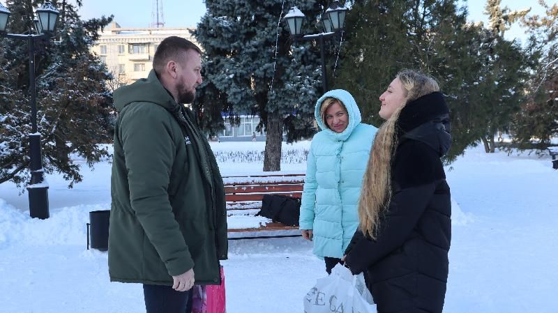 Денис Мирошниченко исполнил мечту Алины из Славяносербского района