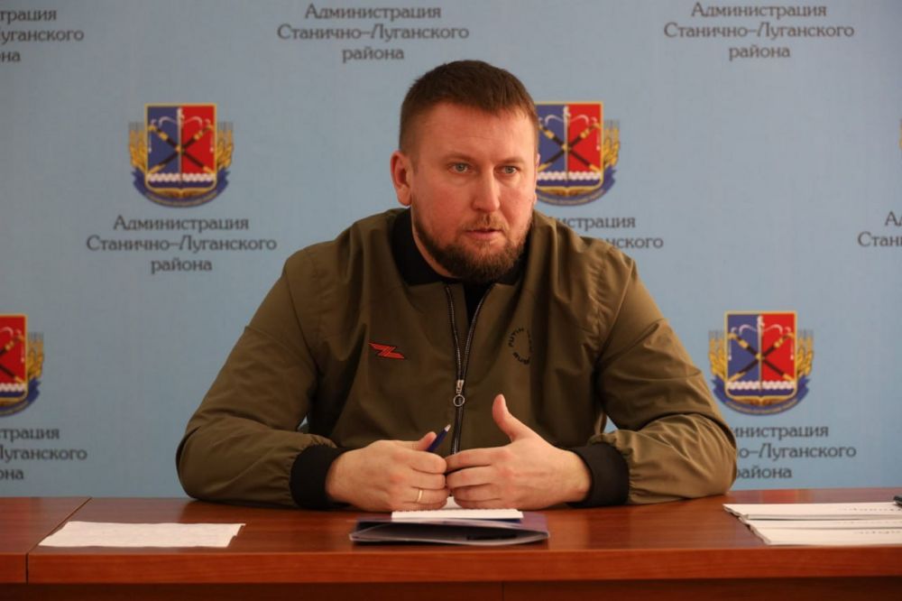 Денис Мирошниченко обсудил с активом молодежной и ветеранской организаций Станицы Луганской актуальные вопросы района