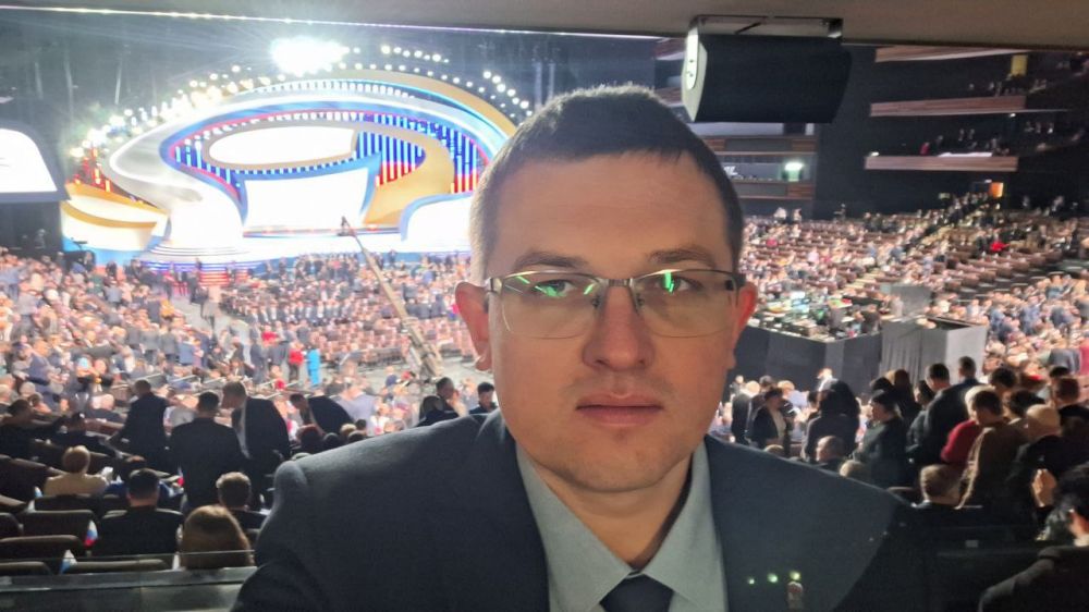 Евгений Морозов: Прямо сейчас, в рамках Форума «МАЛАЯ РОДИНА – СИЛА РОССИИ», на Live Арене в Москве проходит церемония награждения лауреатов первой Всероссийской муниципальной премии «Служение»