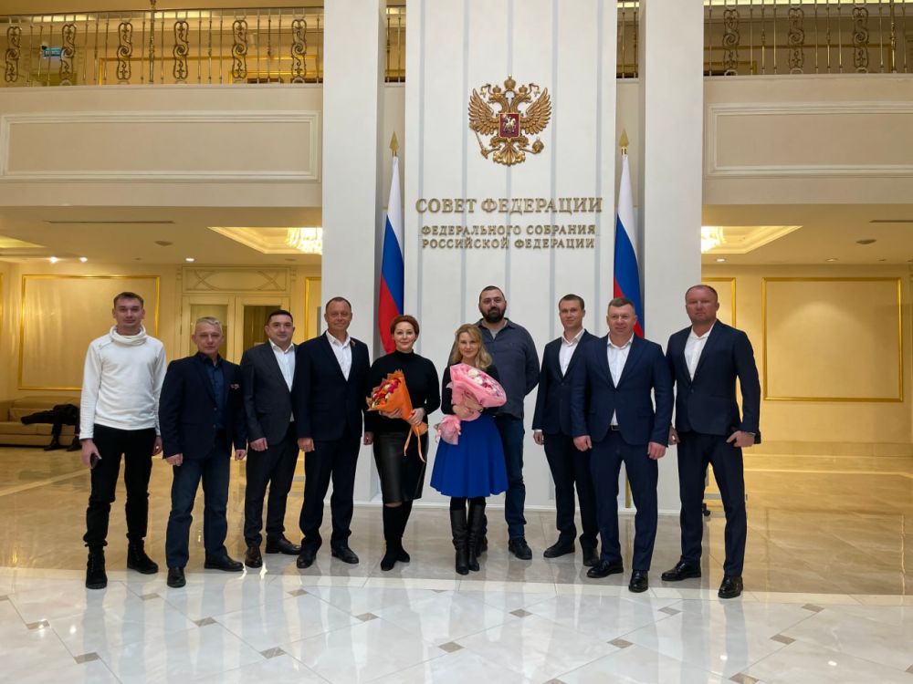 Дарья Лантратова: Вместе с моей коллегой, депутатом Госдумы Наталией Полуяновой встретились сегодня с ребятами из Валуйского отряда теробороны Белгородской области