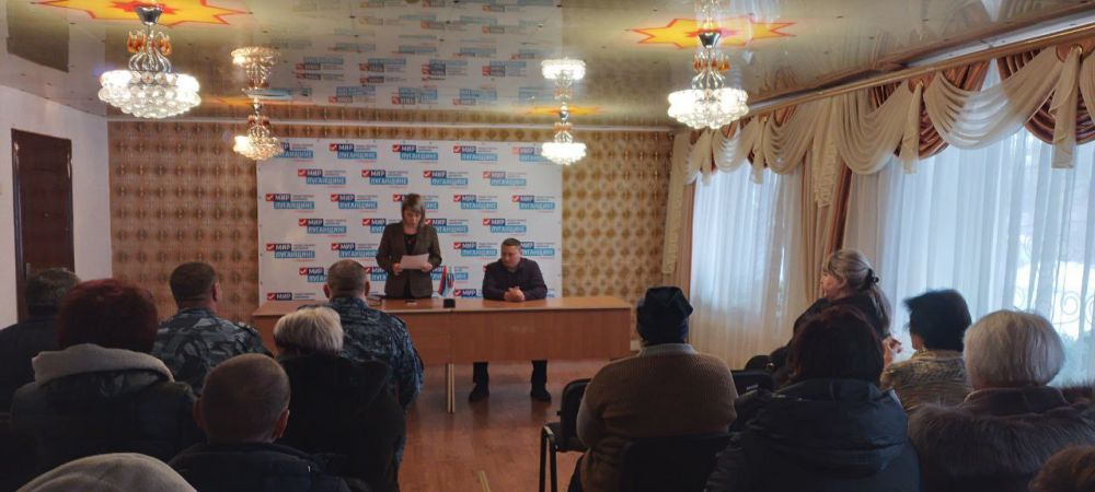 Сергей Козенко: Сегодня в городе Суходольске прошла встреча с жителями, в ходе которой Первый заместитель Главы Краснодонского муниципального округа Анна Гончарова представила нового начальника отдела по жизнеобеспечению города