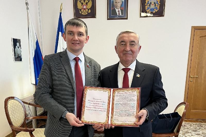 Александр Ермоленко от лица Народного Совета поздравил Председателя Новгородской областной Думы с 80-летием освобождения Новгорода от немецко-фашистских захватчиков