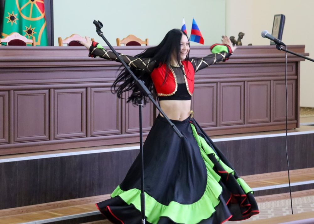 Подводя итоги насыщенного профессиональными событиями года, виновников торжества – руководителей и сотрудников...