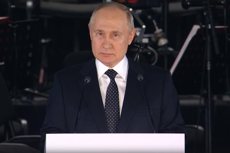 Денис Мирошниченко посетил митинг-реквием, посвященный 80-й годовщине полного освобождения Ленинграда