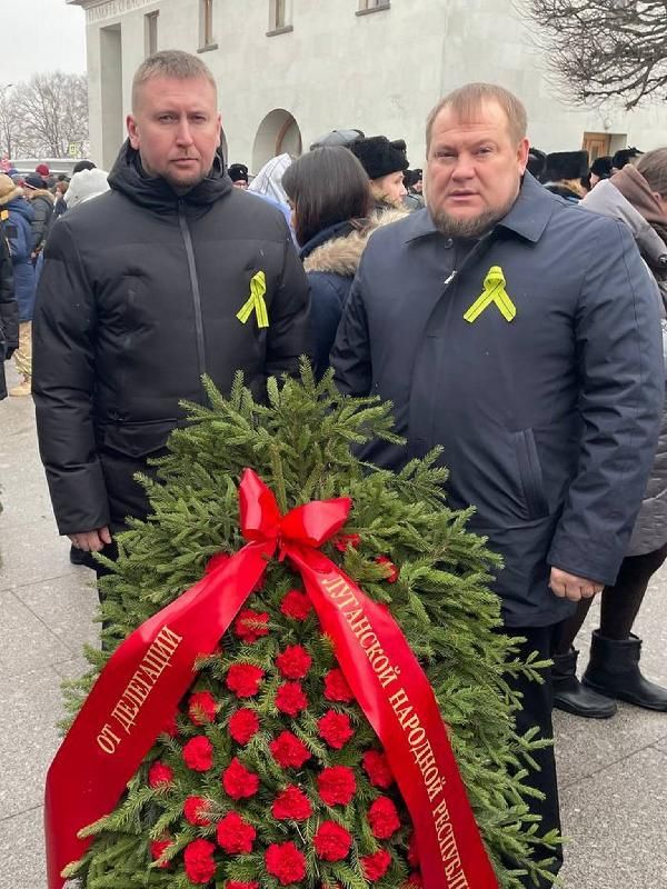 Денис Мирошниченко в 80-ю годовщину снятия блокады Ленинграда возложил венок и цветы от Луганской Народной Республики к монументу «Мать-Родина»