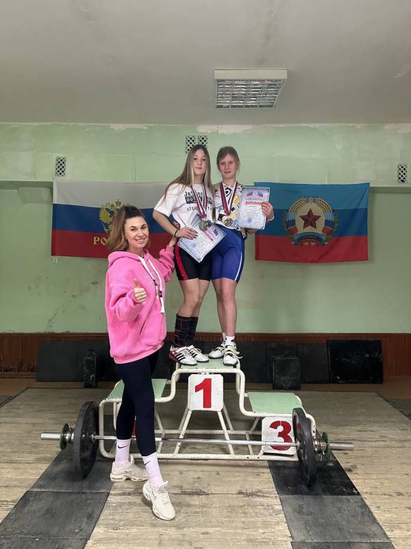 25 января 2024 года юные тяжелоатлеты Станично-Луганской КДЮСШ со своим тренером Цинцирук Оксаной Владимировной участвовали в Первенстве Луганской Народной Республики