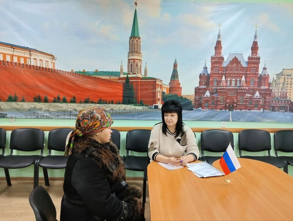 В городах и районах республики продолжаются приемы граждан