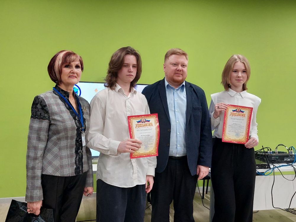 Иван Кусов наградил победителей и призёров всероссийских и республиканских конкурсов