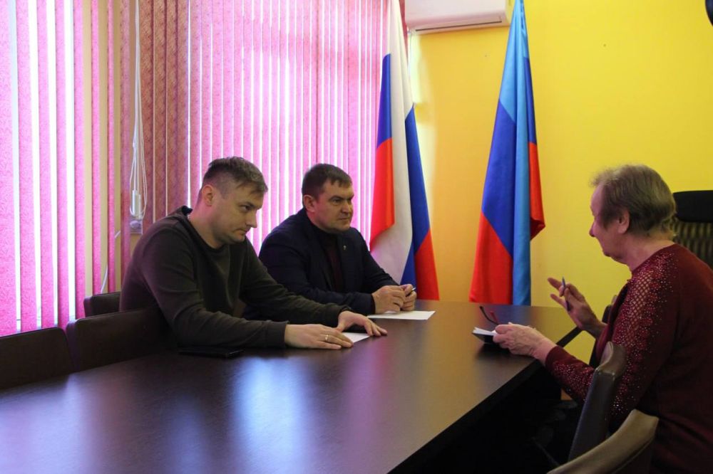 Депутаты продолжают проводить приемы граждан в городах и районах республики