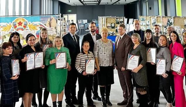 30 января в городе Луганск на базе Дома молодежи состоялось торжественное мероприятие, посвященное подведению итогов первого года работы партийного проекта ВПП «Единая Россия» «Новая школа» в Луганской Народной Республике