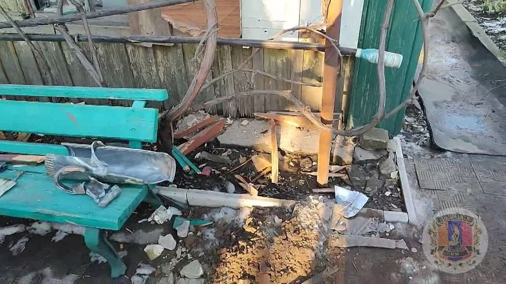 Администрация Лисичанска окажет помощь семье, чей дом в Новодружеске получил серьезные повреждения в результате обстрела со стороны ВСУ. Об этом сообщили в мэрии