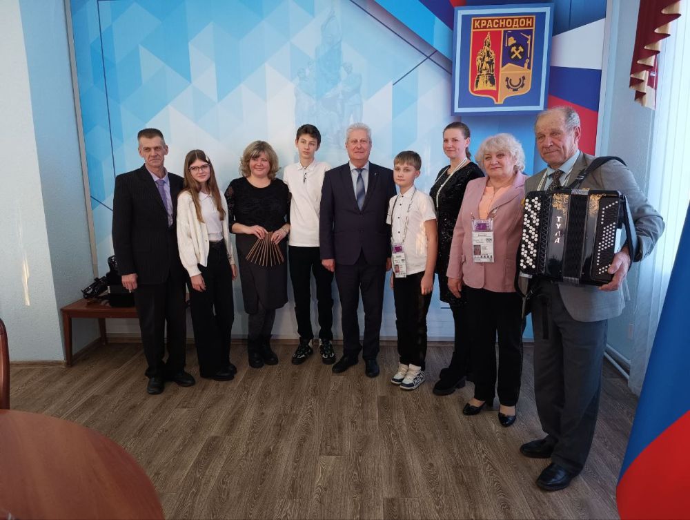 Сергей Козенко: Сегодня провел встречу с семьей Дьяченко из города Суходольска, члены которой совсем недавно вернулись из...