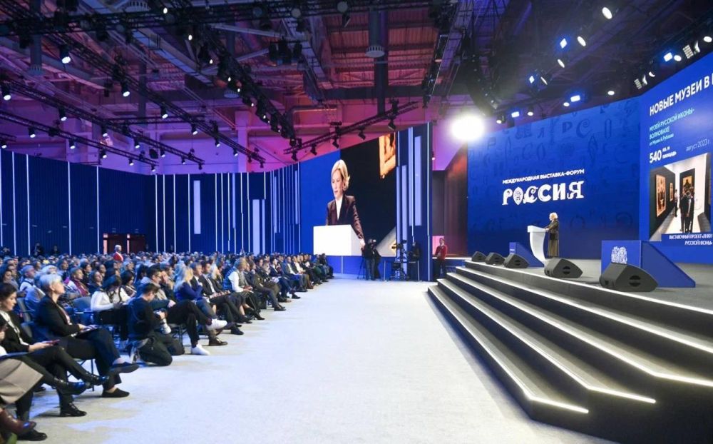 "Выполняя поручение Президента, мы совместно с Музеем современной истории России и Российским историческим обществом...