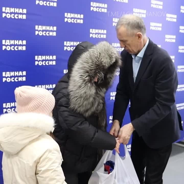 Сергей Жевлаков: Кубань на протяжении всего времени с начала спецоперации оказывает гуманитарную помощь жителям освобождённых территорий, в том числе и оказывает поддержку жителям наших городов – Стаханова, Ирмино и Алмазной
