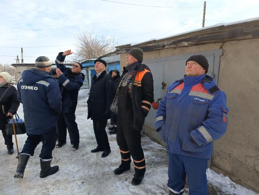 Сергей Козенко: Сегодня в рамках рабочего визита посетил объекты, где продолжаются работы по обрезке аварийных деревьев коллегами из шефа-региона Курганской области