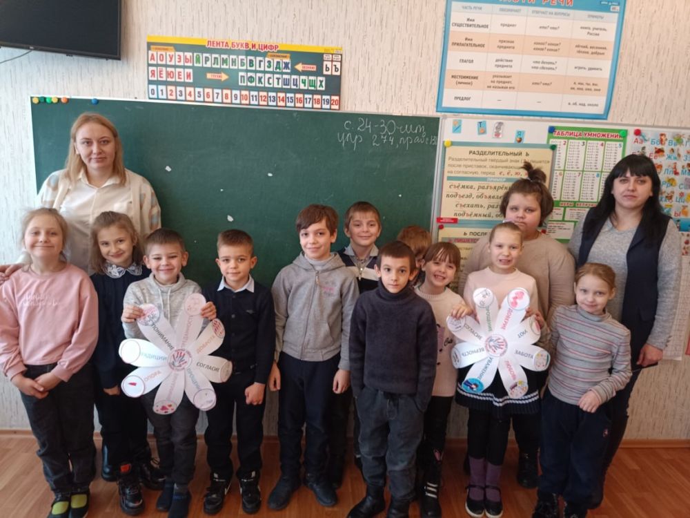 Библиотекари с. Хорошее провели акцию «Крепка семья — сильна Россия»