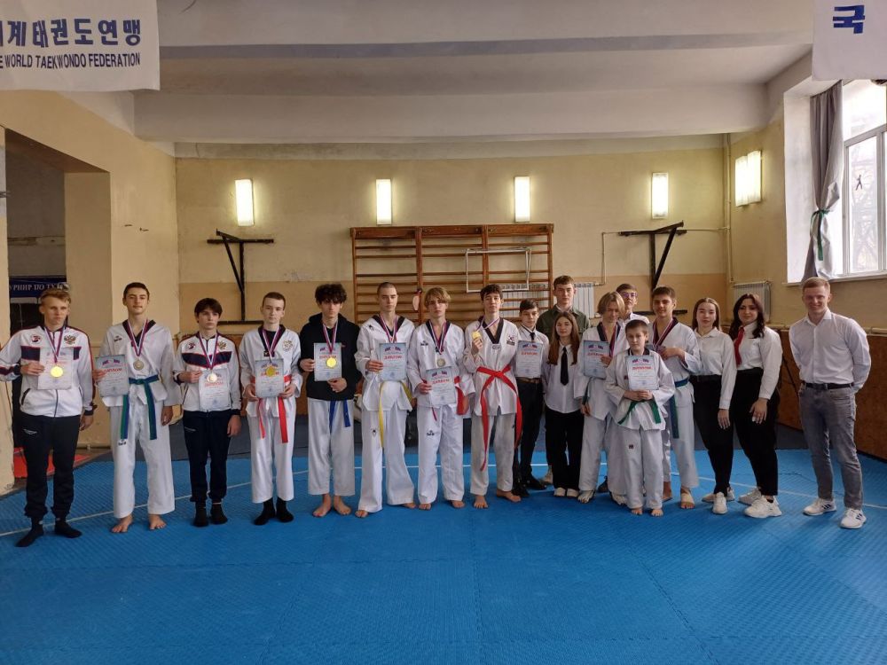 Первенство ЛНР по тхэквондо среди юниоров и юниорок состоялось на Республиканском стадионе «Авангард» 3 февраля