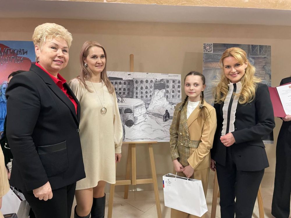 Дарья Лантратова: В СовФеде сегодня снова гости — на открытие выставки, посвященной 80-летию полного освобождения Ленинграда от фашистской блокады, приехали победители конкурса детского рисунка
