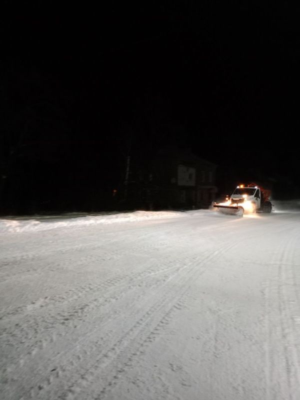 Сергей Колягин: Продолжительный снегопад значительно прибавил работы нашим коммунальным службам, поэтому сегодня, несмотря на выходной, все сотрудники и спецтехника наших муниципальных предприятий были задействованы в мероприятиях по снегоборьбе